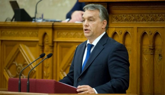Orbán Viktor az országgyűlés elé vitte az alkotmánymódosítást