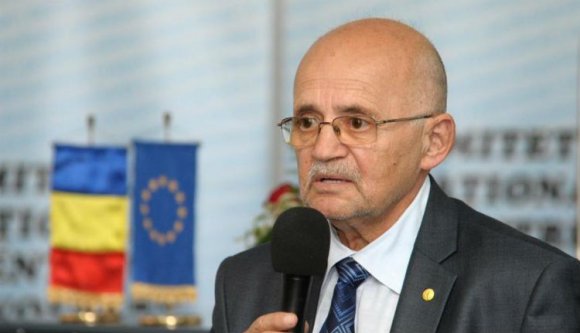 Nem kér a díszpinty-státusból az elnök