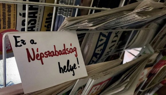 A Népszabadaság mellé áll a Szabadelvű Kör