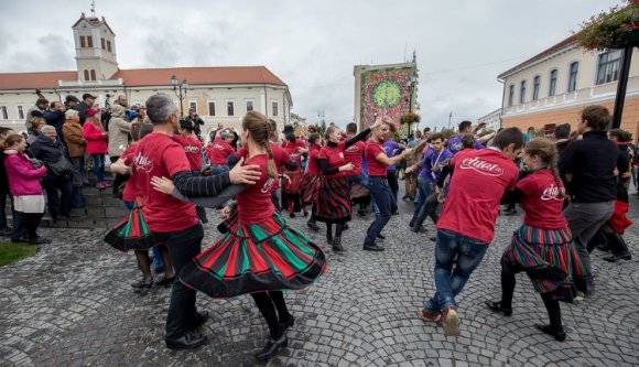 Erdély hivatásos néptáncosai Sepsiszentgyörgyön találkoztak (VIDEÓ)