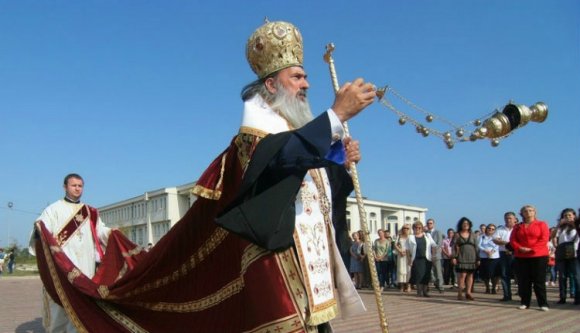 Mihez kezd egy ortodox érsek 300 000 euróval?