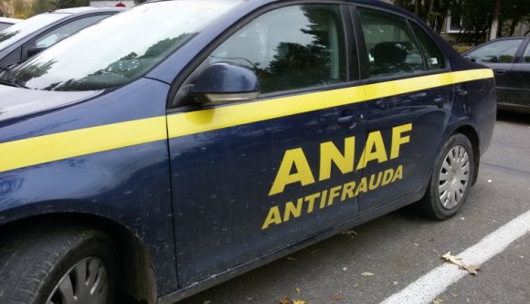 Vizsgálja a DNA, ezért lemond az államtitkár és az egyik fő adóellenőr