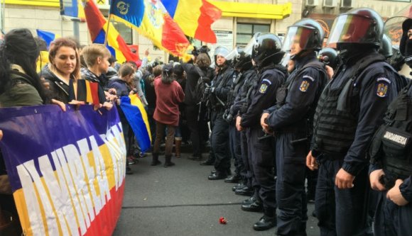 Balhé volt a bukaresti egyesüléspárti tüntetésen