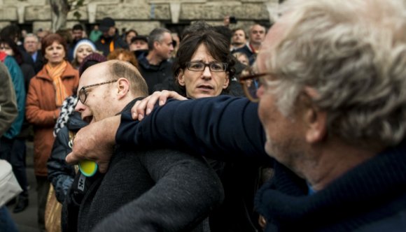 Sípszó és dulakodás az állami ünnepségen Budapesten (VIDEÓ)