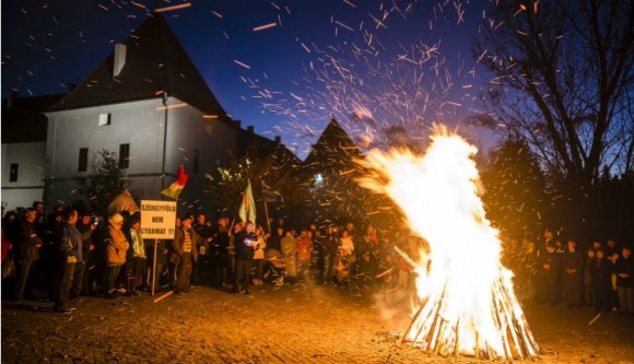 Őrtüzek fényénél fogadták el a székely autonómiakiáltványt