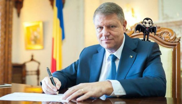 Brit politikus: Reméljük, Iohannis nem szívja ki a vérünket!