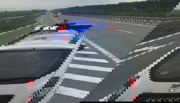 Megindult a forgalom a tömegbaleset miatt lezárt autópályán