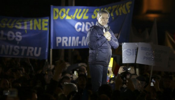 Dacian Cioloş volt a PNL kampánygyűlésének „sztárfellépője”