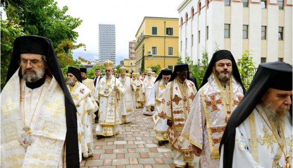 Hogyan lett a Román Ortodox Egyházból tolvajok klikkje?