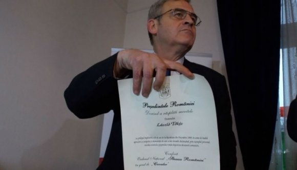 Érvényben marad Tőkés kitüntetésének visszavonása