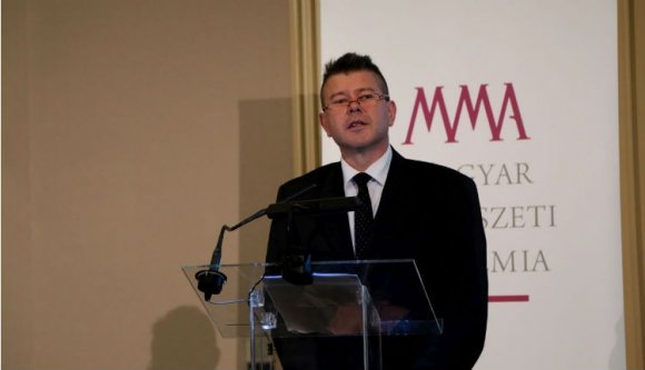 Erdélyi költő kapja a Magyar Művészeti Akadémia díját