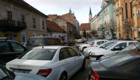Duplájára emelik a parkolási díjakat Kolozsvár belvárosában