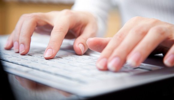 A nők kevesebbet interneteznek Romániában, mint a férfiak