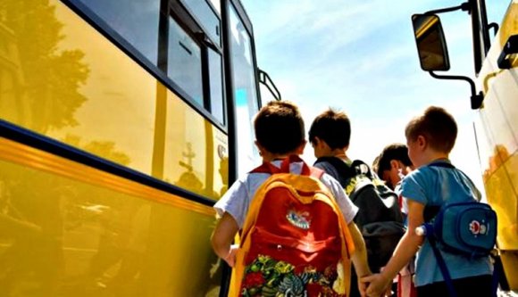 Megtéríti az ingázó diákok bérletét a minisztérium