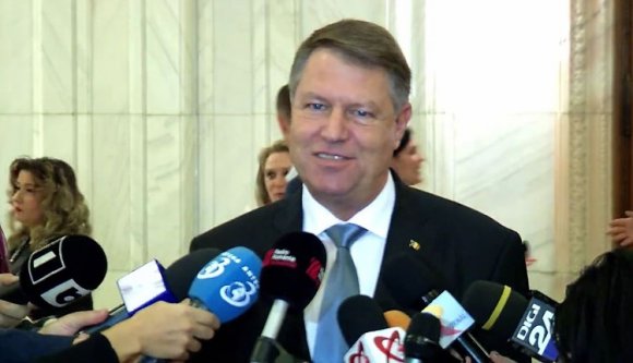 Iohannis hamiskás mosollyal buzdít voksolásra