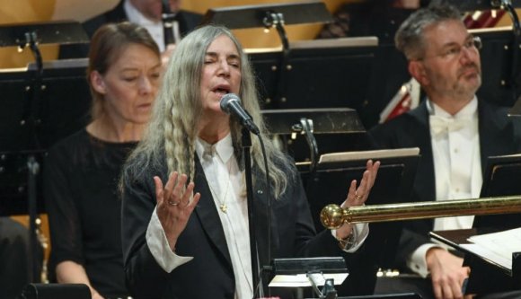 Patti Smith megilletődött a Nobel-gálán