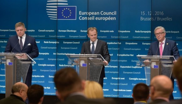 EU-csúcs: csökkentenék a migrációs beáramlást