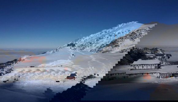 Ekészült a jéghotel