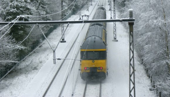 Közúti hótalanítás miatt késtek a vonatok