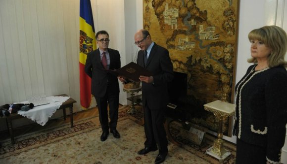 Perre megy a moldovai állampolgárságáért Traian Băsescu