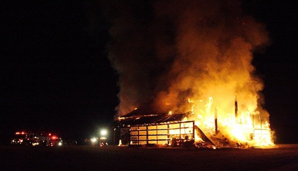 Petárdával játszott – leégett a csűr