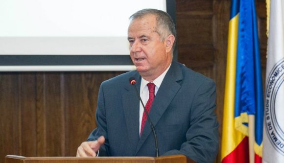 Összeollózott cikkel bukott le az újdonsült oktatási miniszter