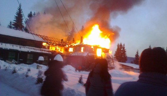 Hét órán át oltották a tüzet Kommandón