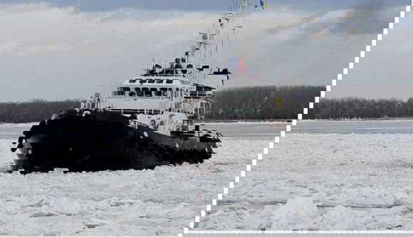 A jég miatt leállt a hajózás a Dunán