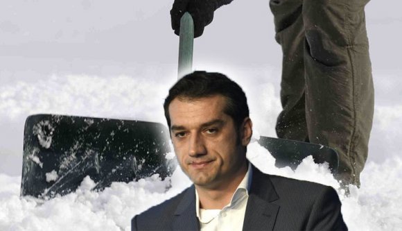 Megbuktatta az útügyi vezetőt a meglepetésként érkezett havazás