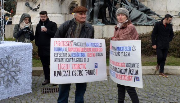 Apáczais szülők feljelentették a tanfelügyelőséget