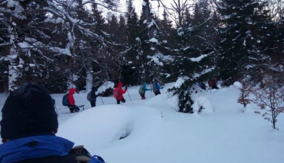 A hegyen töltötték az éjszakát a hóviharban eltévedt kirándulók