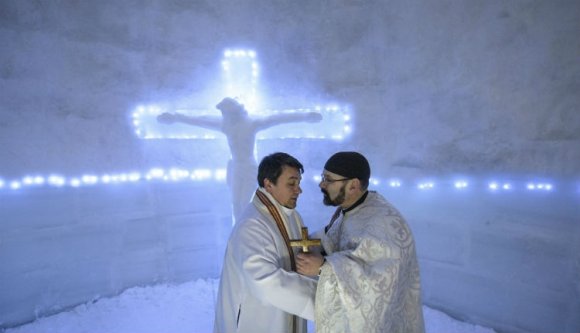 Épül már a jégtemplom a Bilea-tónál