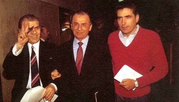 Iliescu hallgat, mint a sír