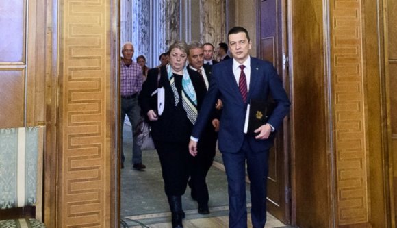 Trump miatt Sevil Shhaideh vezeti a kormányt