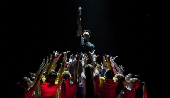 Magunkon nevetünk, ha össze is dől a világ