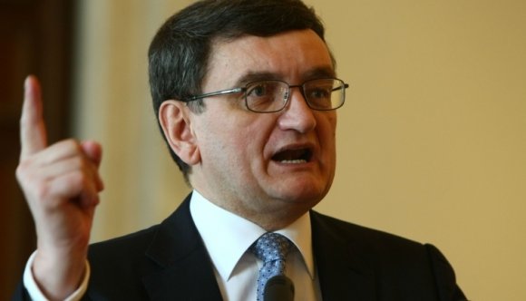 Össztűz zúdul a nép ügyvédjére