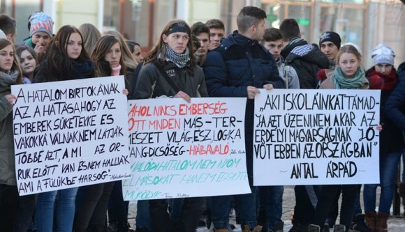 A Kós Károly szakközépiskola önállóságáért tüntettek