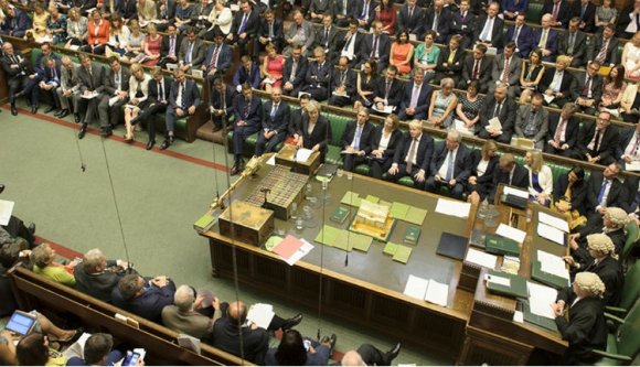 Mindeközben a brit alsóház rábólintott a Brexitre