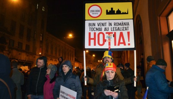 Felbolydult az ország – legalább 300 ezren tüntetnek a Btk-módosítás ellen – (PERCRŐL PERCRE)