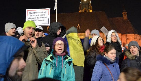 BBTE: hallgassák meg a fiatalokat