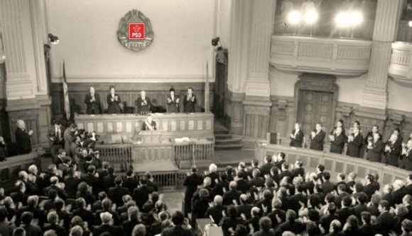 Egy eredeti antidemokrácia új világpremierje