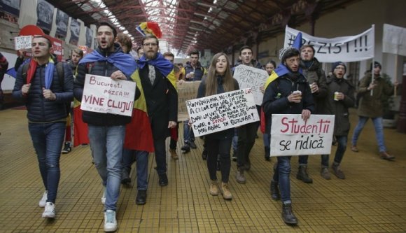 Kolozsvári „vendégtüntetők” érkeztek Bukarestbe