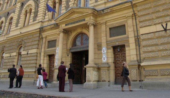 Halálos tömegszerencsétlenséget okozó romániai magyar sofőrt ítéltek el