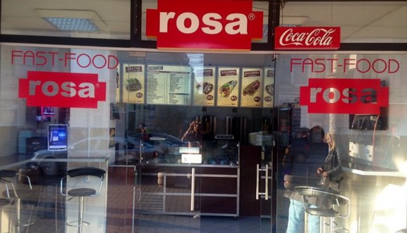 Szíriai menekülteket alkalmazott egy kolozsvári gyorsétteremlánc