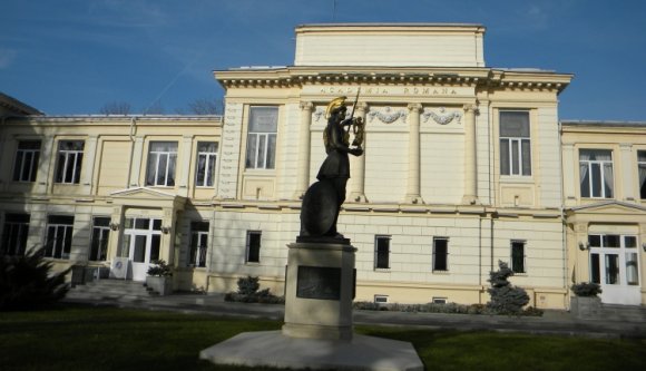 Román akadémikusok uszítanak az autonómia ellen