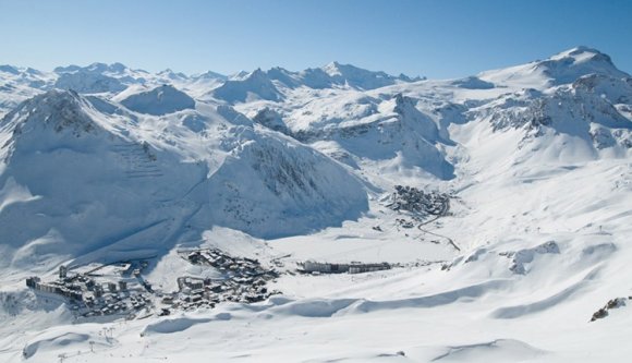 Lavina miatt haltak meg legalább négyen a francia Alpokban