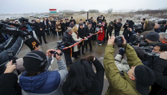 Megnyílt a tíz új átkelő a magyar-román határon