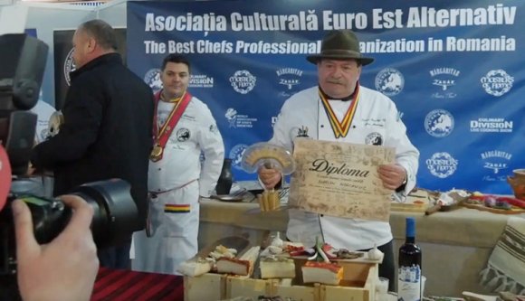 Szalonnától roskadozó asztalok közt bolyongtunk (VIDEÓ)