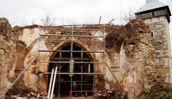 Darabjaira hulló középkori templomok és magyar közösségek a Mezőségen