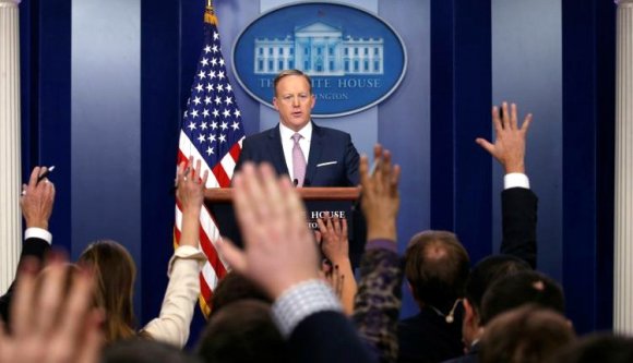 Patinás médiumokat zárt ki a Fehér Ház egyik sajtótájékoztatójáról